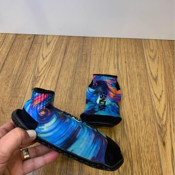 CHILDRENS beach water socks- NWOT. Perfect for outdoors/nature walks. Size 23 sm - Picture 3 of 11